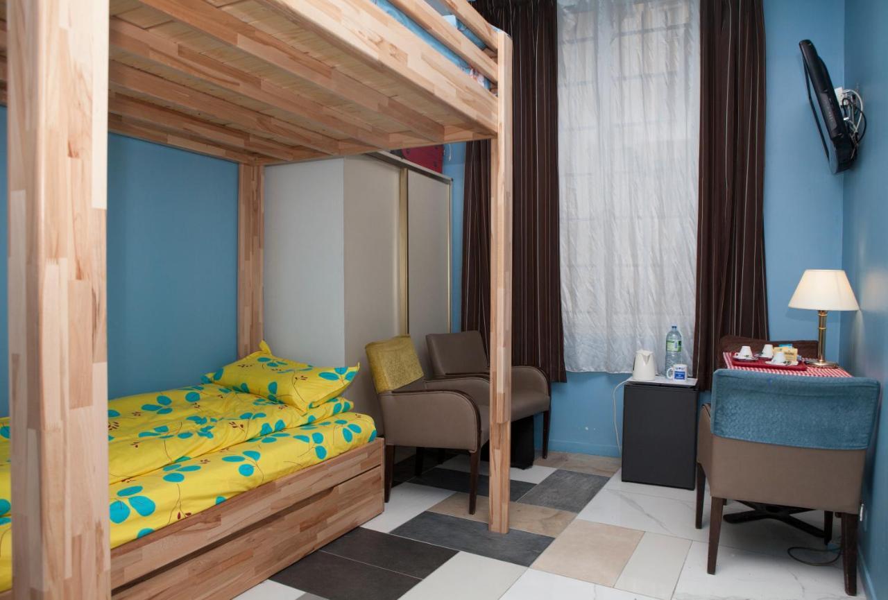 Club246 Paris Saint Martin Bed & Breakfast Bagian luar foto