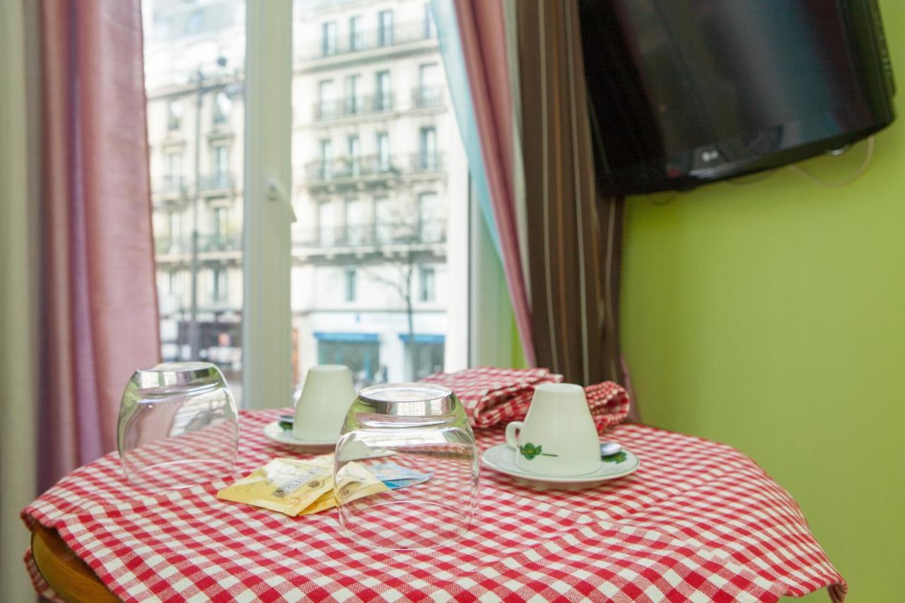 Club246 Paris Saint Martin Bed & Breakfast Bagian luar foto