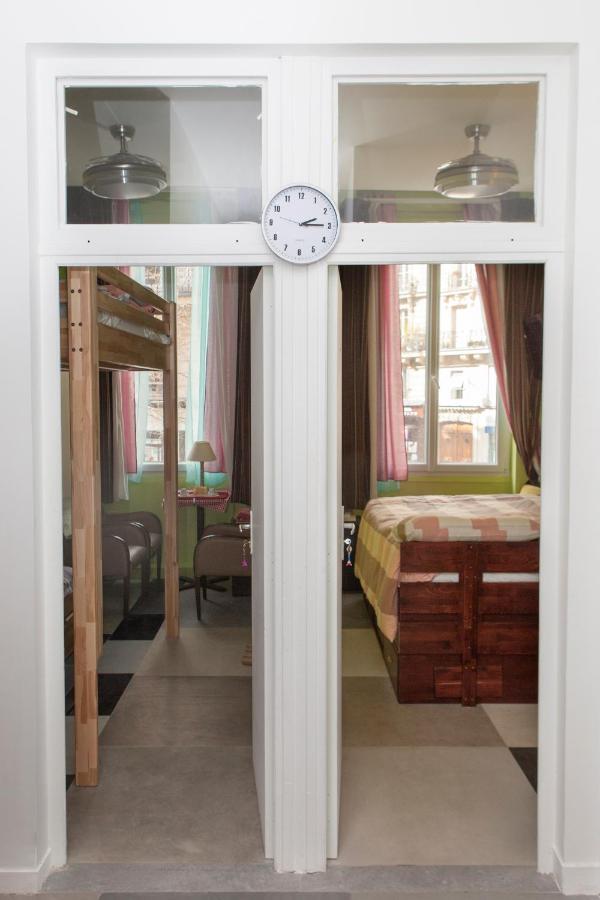 Club246 Paris Saint Martin Bed & Breakfast Bagian luar foto