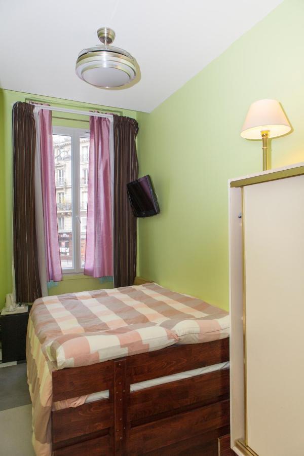 Club246 Paris Saint Martin Bed & Breakfast Bagian luar foto