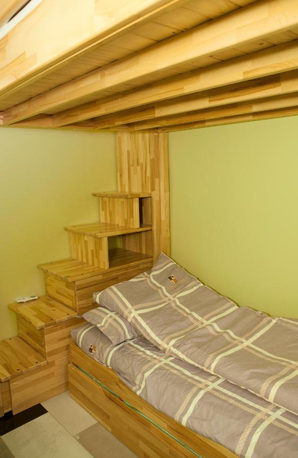 Club246 Paris Saint Martin Bed & Breakfast Bagian luar foto