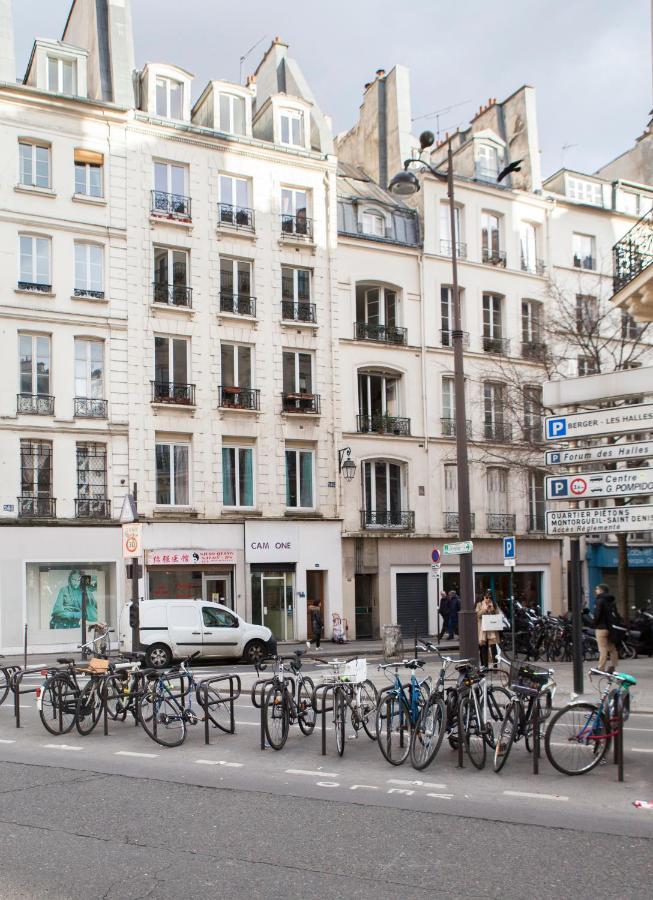 Club246 Paris Saint Martin Bed & Breakfast Bagian luar foto
