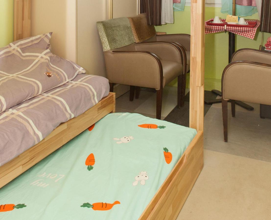 Club246 Paris Saint Martin Bed & Breakfast Bagian luar foto