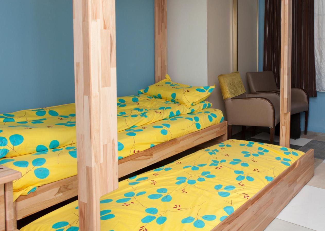 Club246 Paris Saint Martin Bed & Breakfast Bagian luar foto